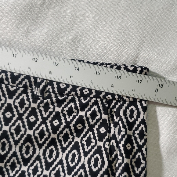 SPANX Black and White Bermuda Shorts with Geometric Pattern Size L - Picture 8 of 11